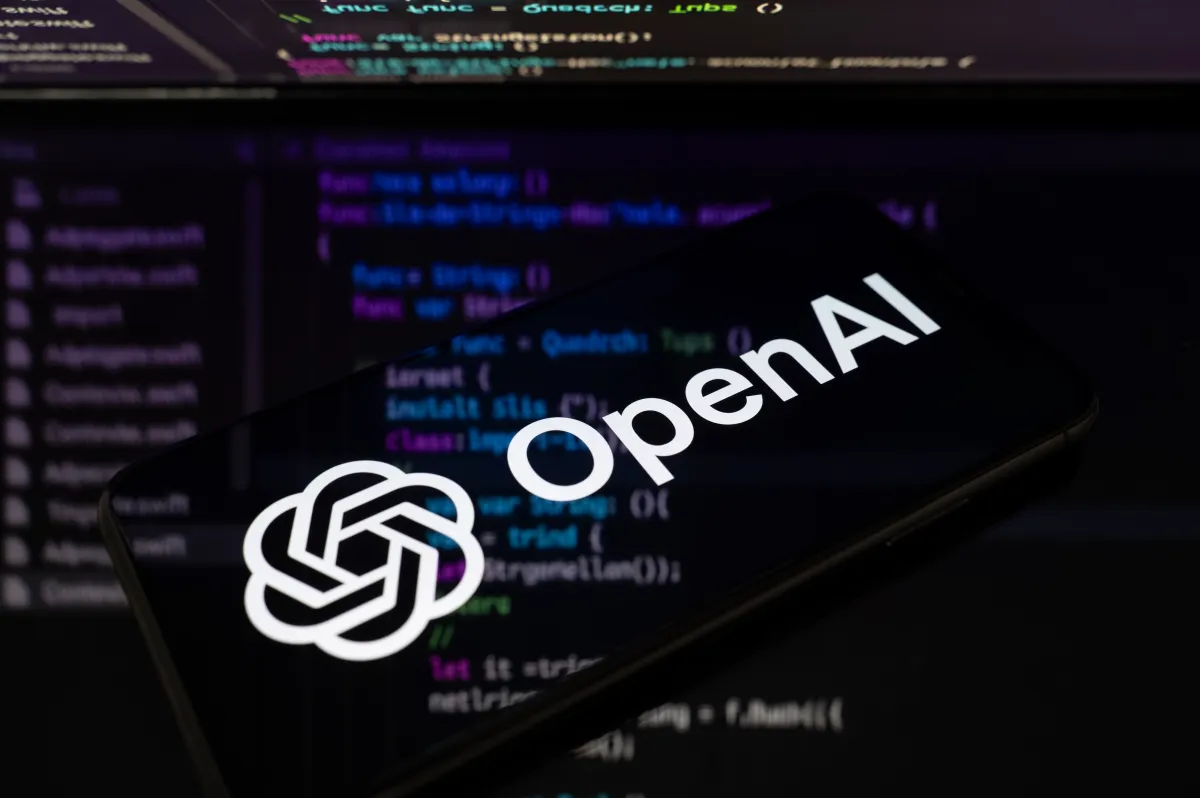 تقول OpenAI إنها لن تقوم بعد الآن بتدريب نماذج الذكاء الاصطناعي الخاصة بها عبر الإنترنت المباشر، مشيرة إلى "مخاطر كبيرة"